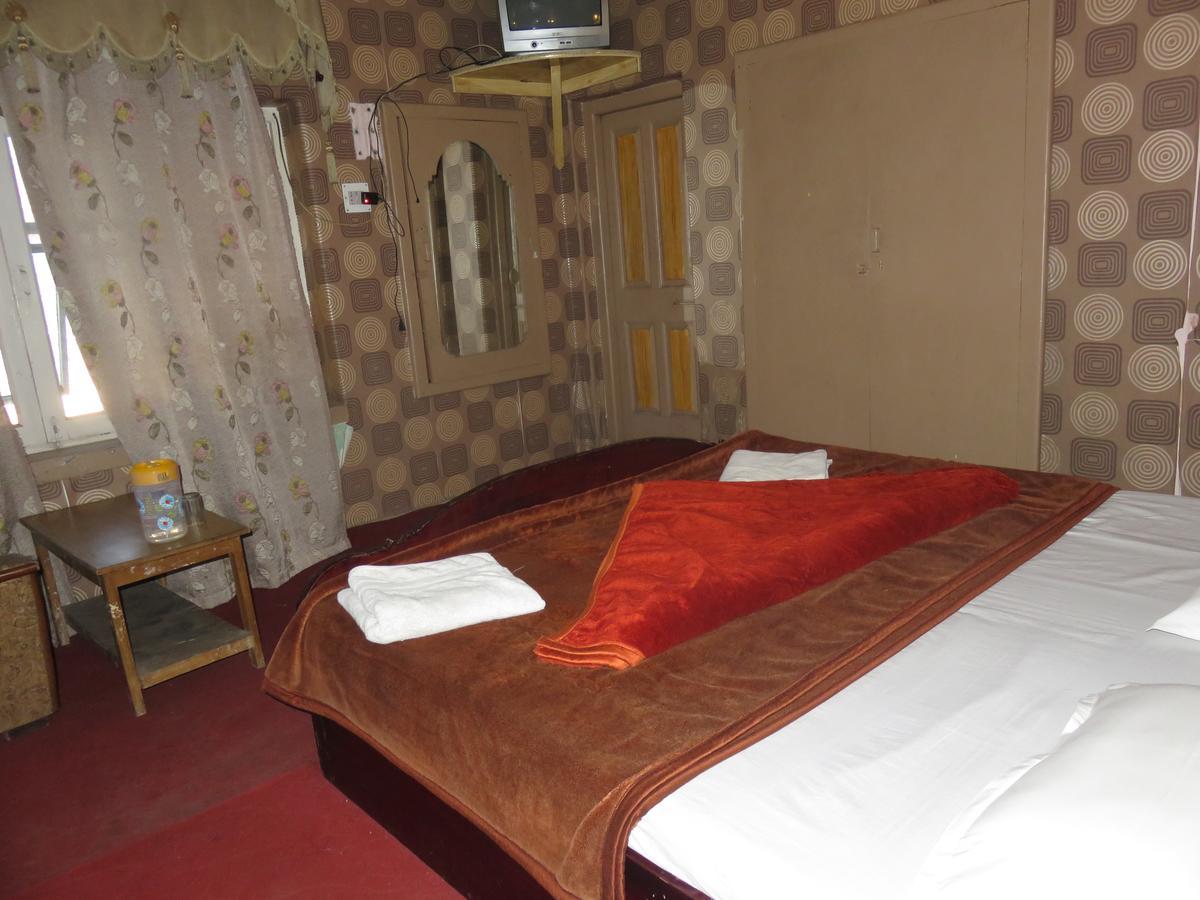 Butterfly Hotel Srīnagar Esterno foto